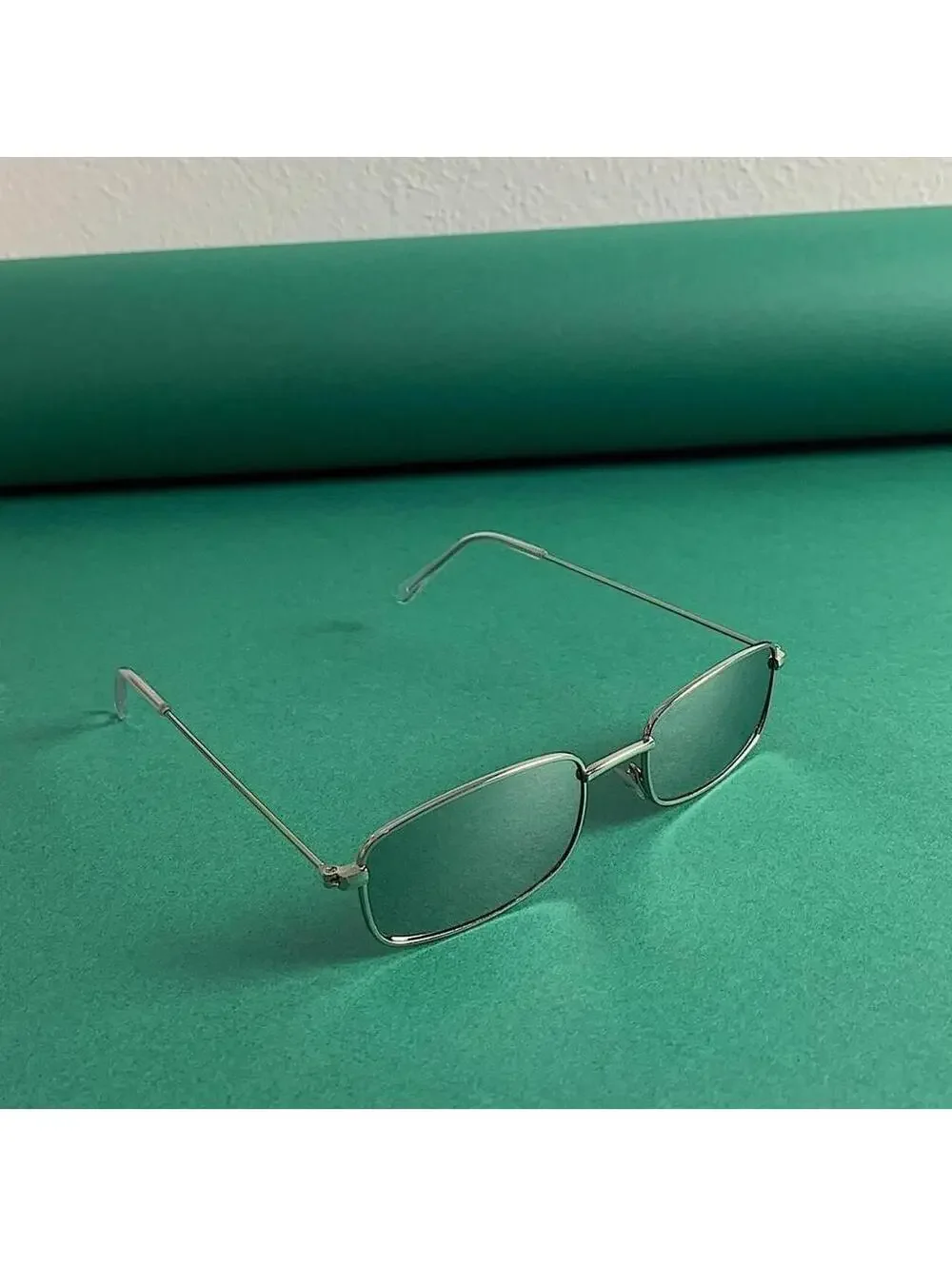 Y2k 90s 2000s vintage unique slim style silver mirror lense sunglasses. Silver t
